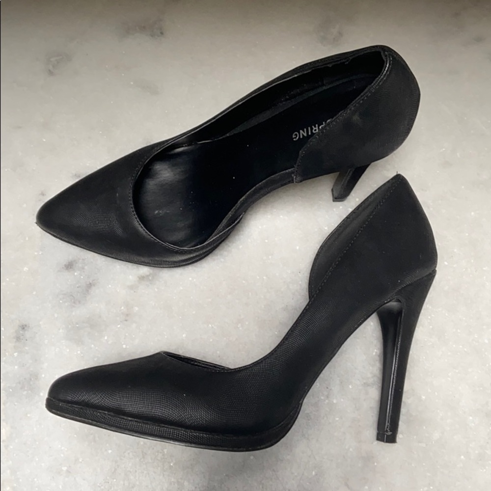 Black Pumps